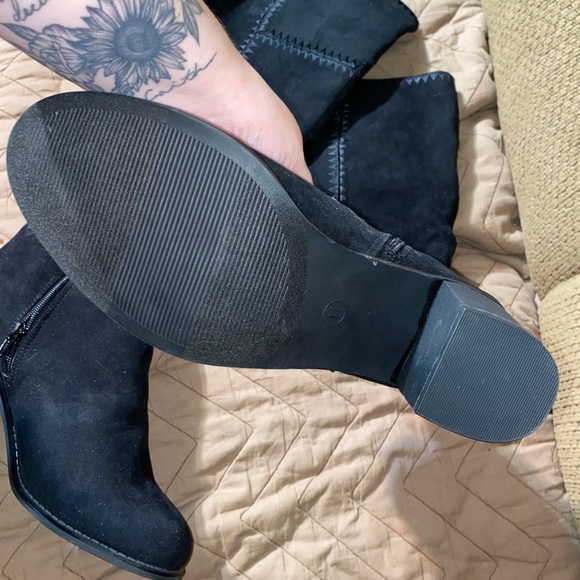 Universal thread knee high boots - Picture 2 of 3